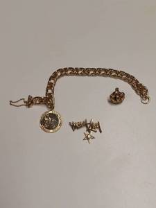 lot 5919 image: Mary Kay Service Awards