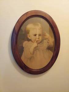lot 5940 image: Oval Framed Picture of Girl