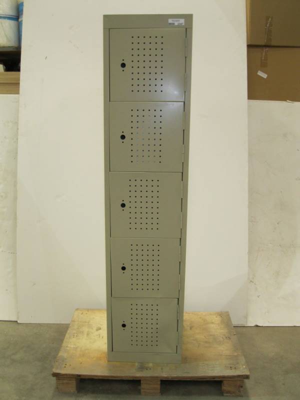 lot 2347 image: Sandusky Lockers