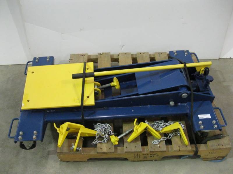lot 2337 image: Heavy Truck Transmission Jack , New