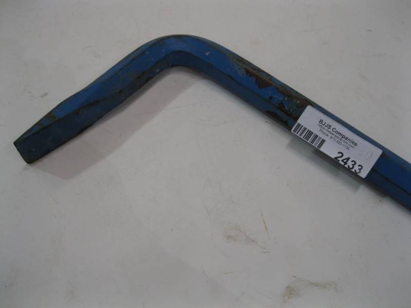 lot 2433 image: Pry Bar 8 foot Steel