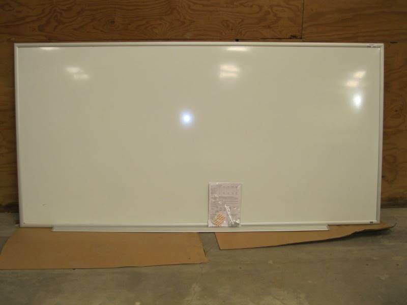 lot 2492 image: White Board 8 x 4 New