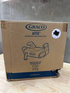 lot 1982 image: Graco Affix Backless Booster Car Seat