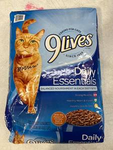 lot 13680 image: 9Lives Daily Essentials Dry Cat Food, 12-Pound Bag