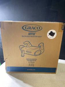 lot 15627 image: Graco Affix Backless Booster Car Seat