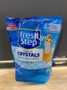 lot 15674 image: Fresh Step Crystals, Premium Cat Litter, Scented, 8 Pounds