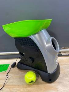 lot 15679 image: $$ Premium Franklin Pet Supply Co Ready Set Fetch Automatic Tennis Ball Launcher (Tested)