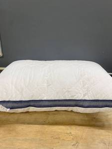 lot 15686 image: Lot of 2 Meoflaw 20x29 Healthy Neck Pillow