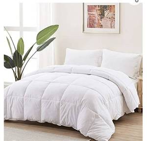 lot 18563 image: ACCURATEX Duvet Insert Queen Comforter - Fluffy Down Alternative Fill Hotel Collection Comforter for Queen Bed,Lightweight Soft All Season Duvet Insert with Corner Tabs - Machine Washable,White