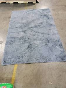 lot 18565 image: Soft rug 60 X 80