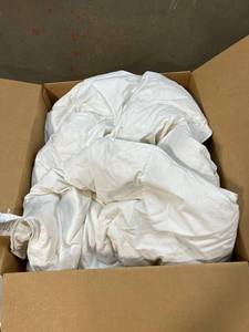 lot 13780 image: Duvet Insert 90�x90� Filled with Feathers and Down White