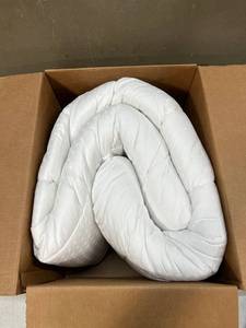 lot 13799 image: Soft Fluffy Mattress Topper White Unknown Size