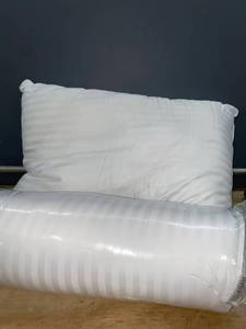 lot 15690 image: Lot of 2 Beckham Hotel Collection Queen Sized Pillows 20x28