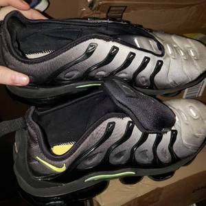 lot 36863 image: Nike Vapormax Plus Air - Size 10