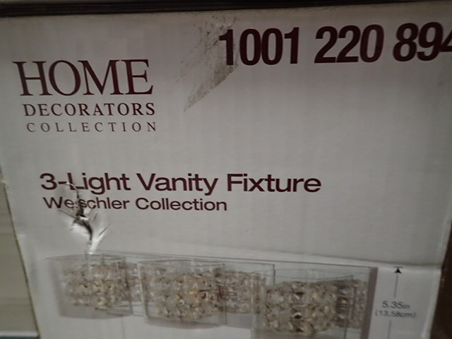 lot 3110 image: Modern Design Crystal Cube 3 Bulb Vanity Light Polished Chrome Wall Mount Lamp