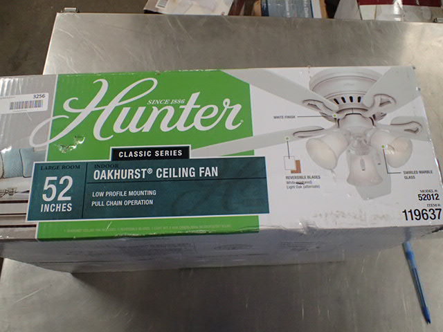 lot 3256 image: Hunter Oakhurst 52 in. Indoor Flushmount White Ceiling Fan