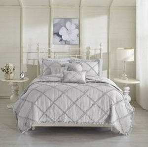 lot 10600 image: Home Essence Robin 180TC Cotton Percale Coverlet Set