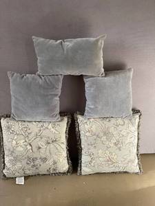 lot 33001 image: Very nice gray and beige accentthrow pillows - 5 pieces