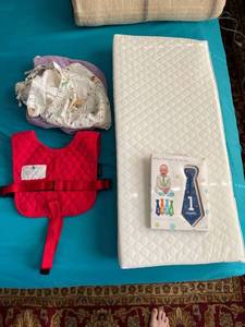 lot 33003 image: Assorted baby related items