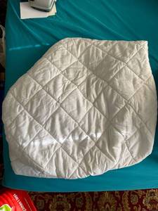 lot 33006 image: Baby bed cushioned mattress cover - very good condition