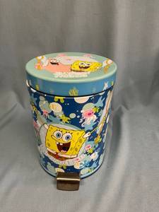 lot 33020 image: Sponge Bob diaper pail