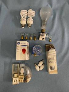lot 33021 image: Assorted lightbulbs
