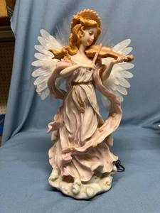 lot 33029 image: Lovely resin angel playing violin - no AC adapter