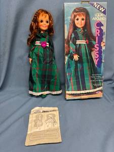 lot 33031 image: Vintage 1972 Look Around Crissy doll - like new condition