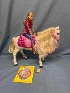 lot 33033 image: Barbie Dream Horse - new but no box