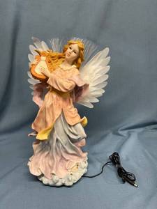 lot 33038 image: Lovely resin angel playing lute - about 16 inches tall - no AC adapter