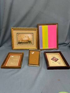 lot 33041 image: Assorted picture frames - one with picture