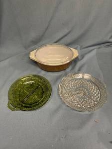 lot 33044 image: Pyrex baking dish with lid and two relish trays