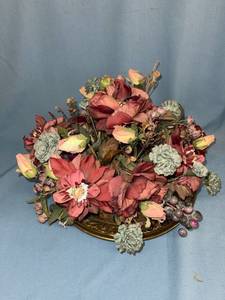 lot 33046 image: Large floral arrangement on brass traywall decor