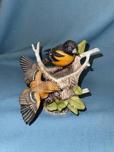 lot 33048 image: 1987 Knowles Baltimore Oriole figurine