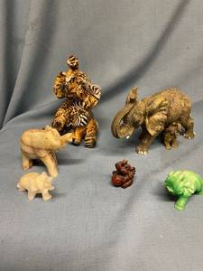 lot 33050 image: Elephant collection