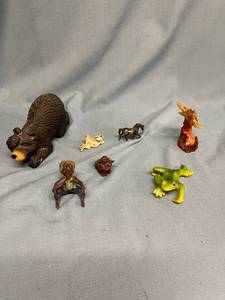 lot 33057 image: Miscellaneous figurines