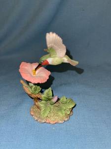 lot 33059 image: 2001 Home Interiors Morning Glory Hummingbird figurine - about 7 inches tall
