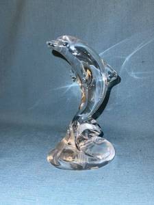 lot 33063 image: Glass Dolphin - about 7 inches tall