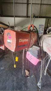 lot 7288 image: Dayton 2 Ton Hoist Model 3YB81