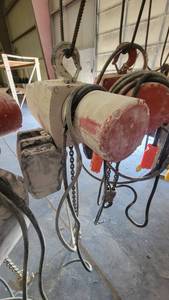 lot 7289 image: Half Ton Hoist