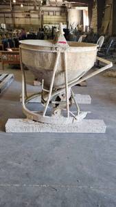 lot 7325 image: Round Hopper