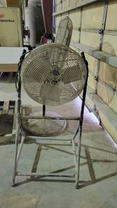 lot 7340 image: Dayton 24in Circular 2 Speed Commercial Duty Fan W Pedestal Base and a 18in TPI Industrial Fan