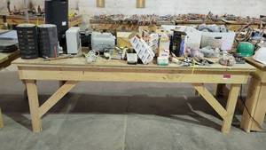 lot 7370 image: 8ft Wooden Work Bench