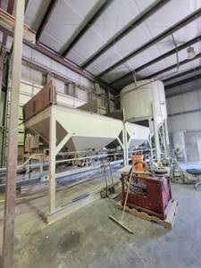 lot 6422 image: Concrete Casting System With Rolling Bin Below