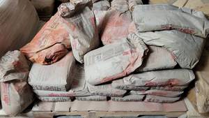 lot 7380 image: Pallet of SOLOMAN COLORS Concrete Colorant