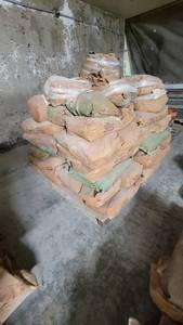 lot 7386 image: Mixed Pallet of SOLOMAN COLORS Concrete Colorant