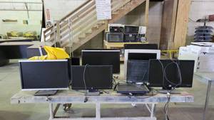 lot 15189 image: (11) Computer Monitors&nbsp
