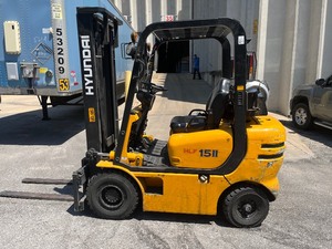 lot 6428-A image: Hyundai HLF 15II Forklift -- SEE VIDEO