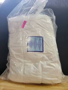 lot 35168 image: 400 WINDOWPANE MATTRESS TOPPER-Queen STYLE# L103