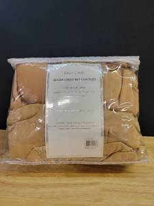 lot 35171 image: Easy care Is Queen sheet set